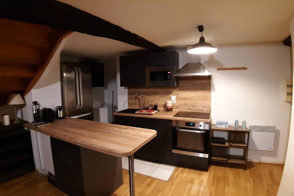 Appartement Exceptionnel 4 Etoiles Hyper Centre Albi 65 M2 Au 4Eme Etage Sans Ascenseur Avec Une Tour Du 12Eme Siecle Exterior photo
