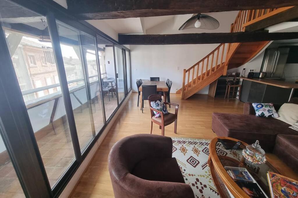 Appartement Exceptionnel 4 Etoiles Hyper Centre Albi 65 M2 Au 4Eme Etage Sans Ascenseur Avec Une Tour Du 12Eme Siecle Exterior photo