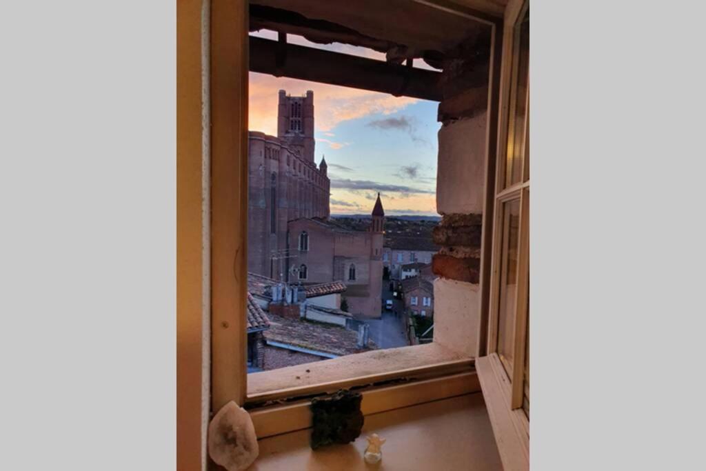 Appartement Exceptionnel 4 Etoiles Hyper Centre Albi 65 M2 Au 4Eme Etage Sans Ascenseur Avec Une Tour Du 12Eme Siecle Exterior photo