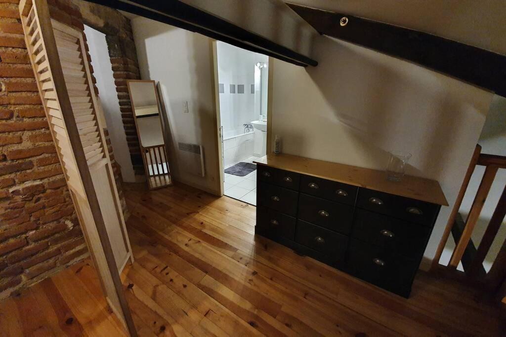 Appartement Exceptionnel 4 Etoiles Hyper Centre Albi 65 M2 Au 4Eme Etage Sans Ascenseur Avec Une Tour Du 12Eme Siecle Exterior photo