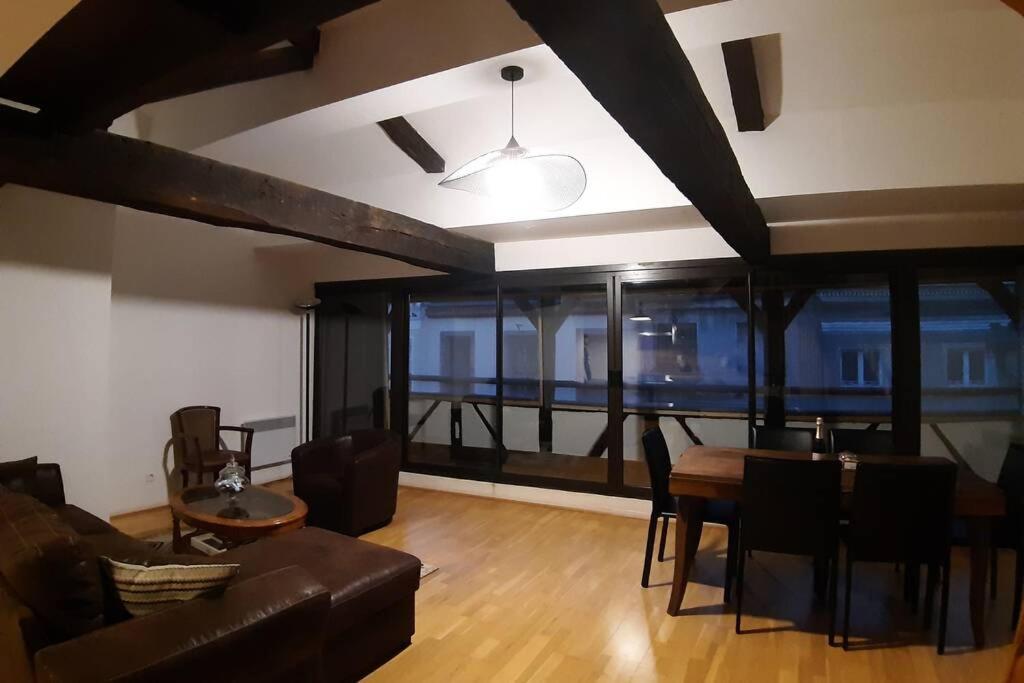 Appartement Exceptionnel 4 Etoiles Hyper Centre Albi 65 M2 Au 4Eme Etage Sans Ascenseur Avec Une Tour Du 12Eme Siecle Exterior photo